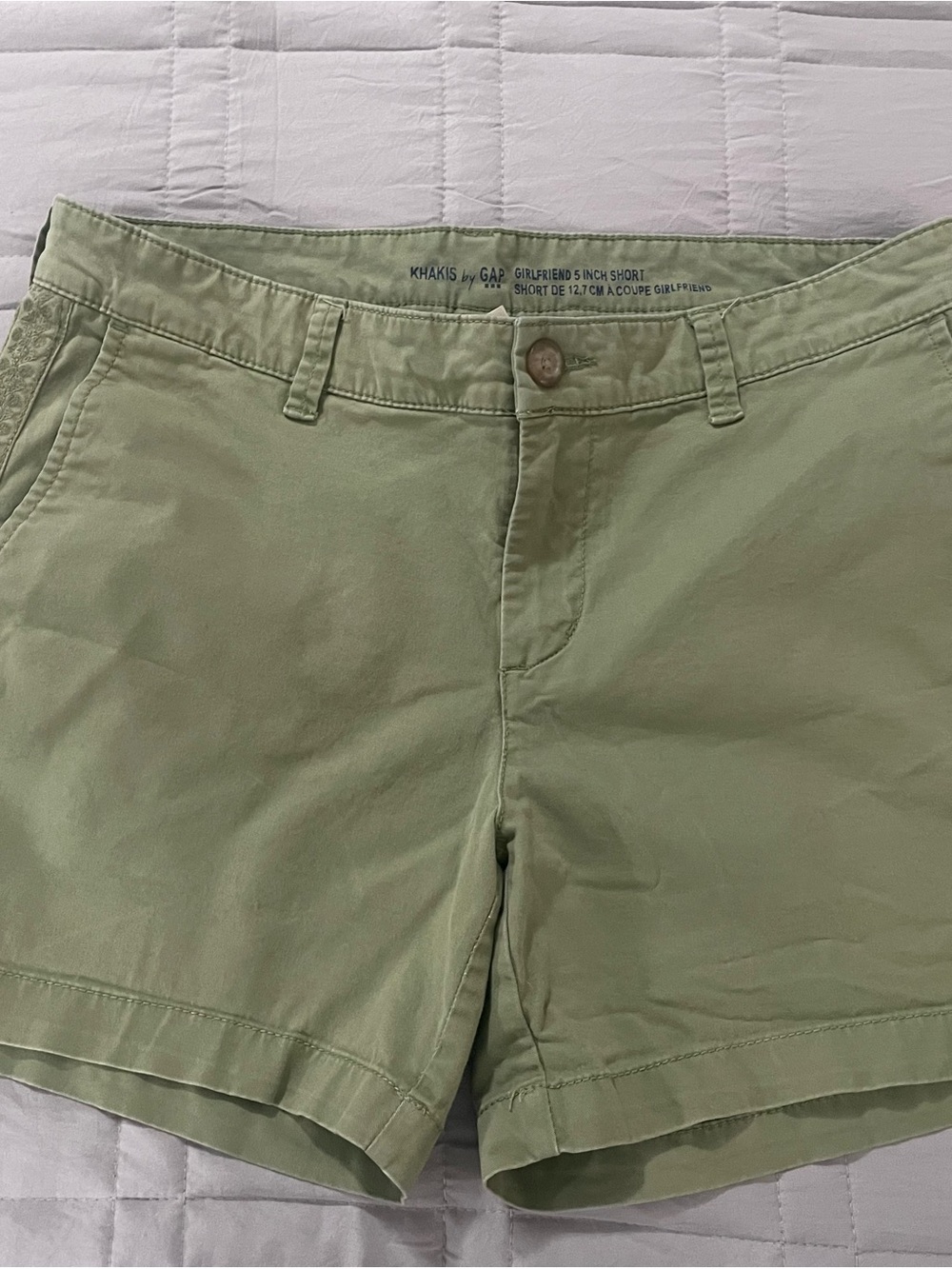 GAP Girlfriend Khaki Shorts in Olive Green